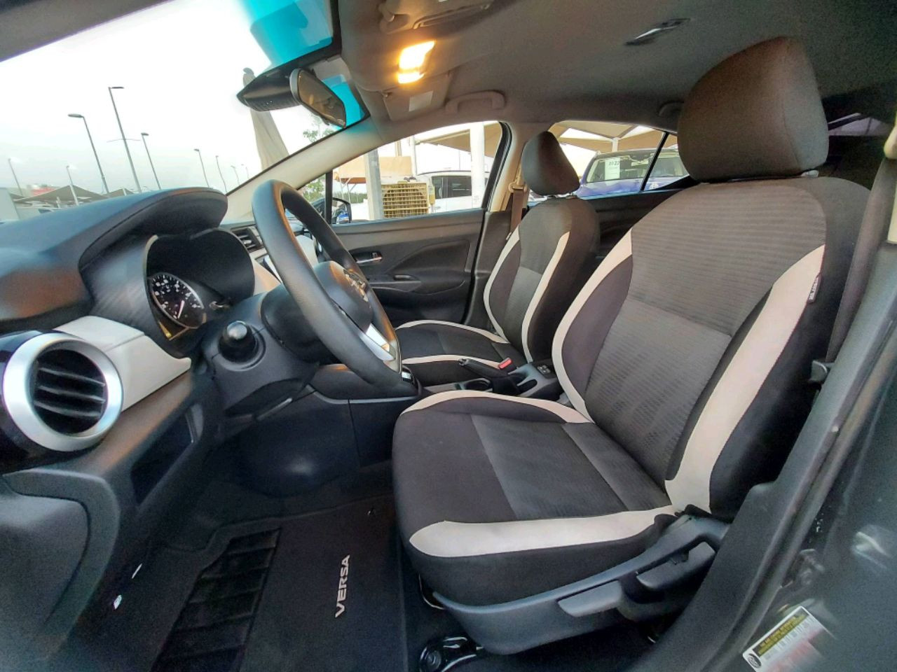 Nissan Versa - Image 10
