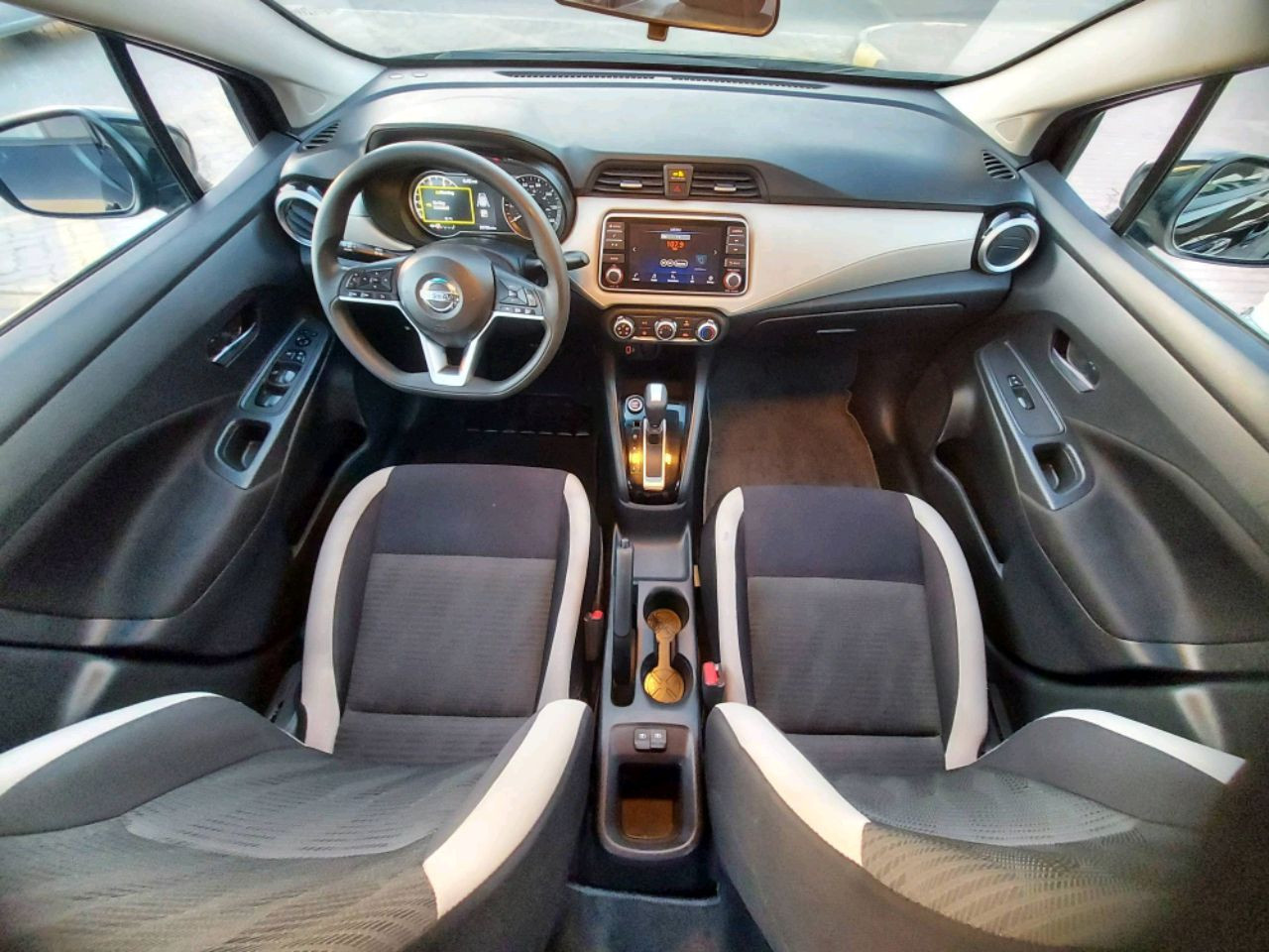 Nissan Versa - Image 11
