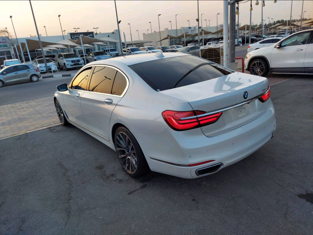 BMW 7-Series - Image 4