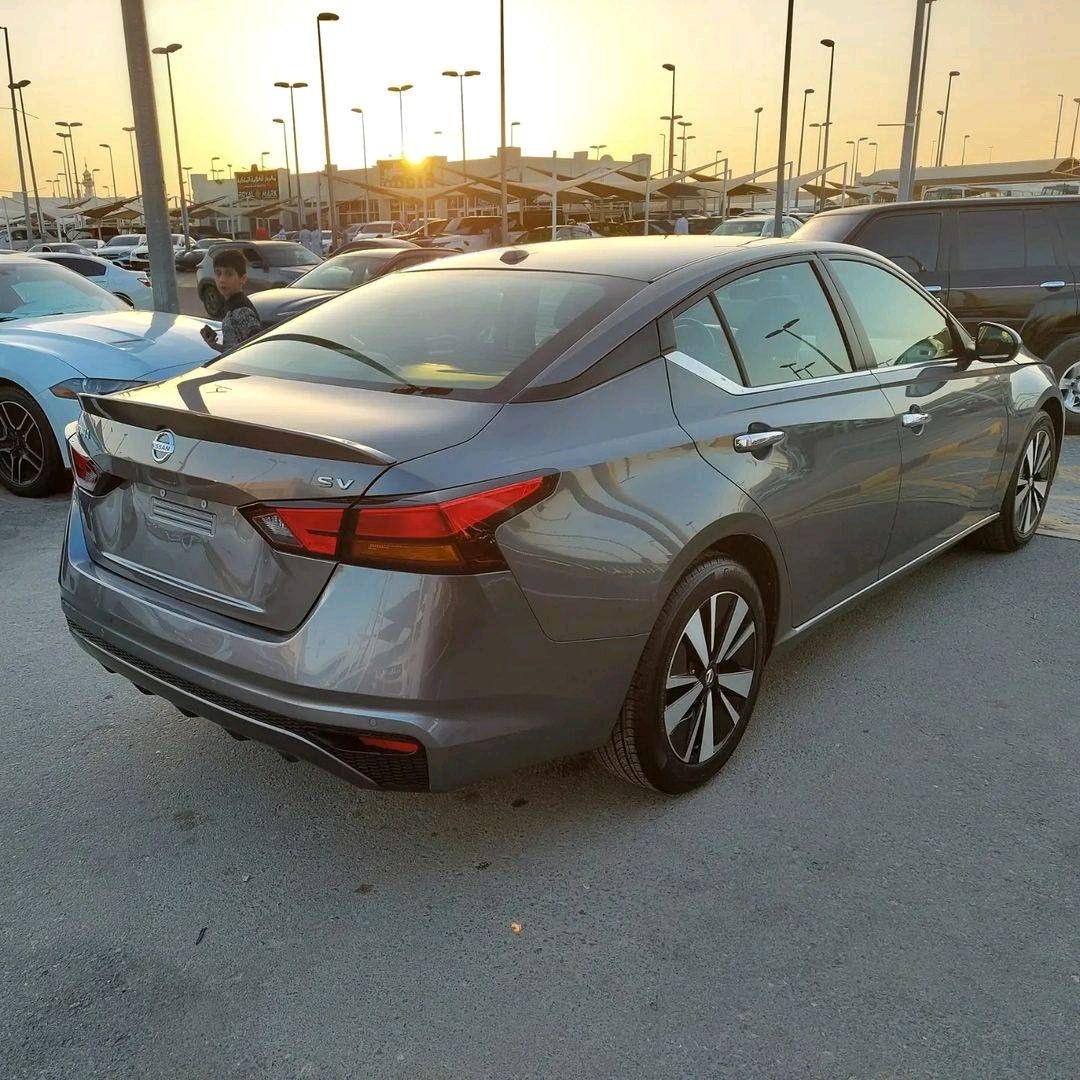 Nissan Altima - Image 2