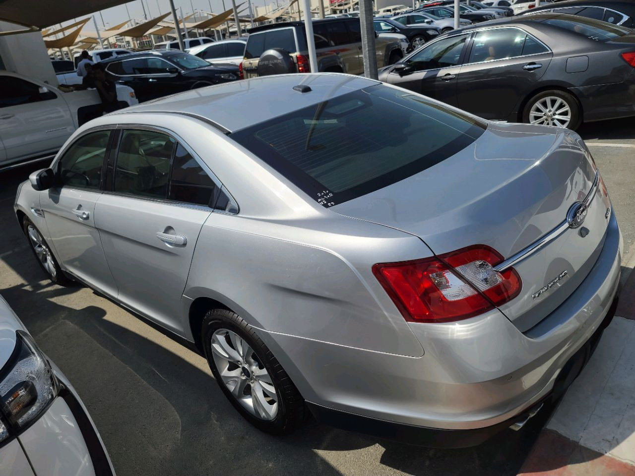 Ford Taurus - Image 5