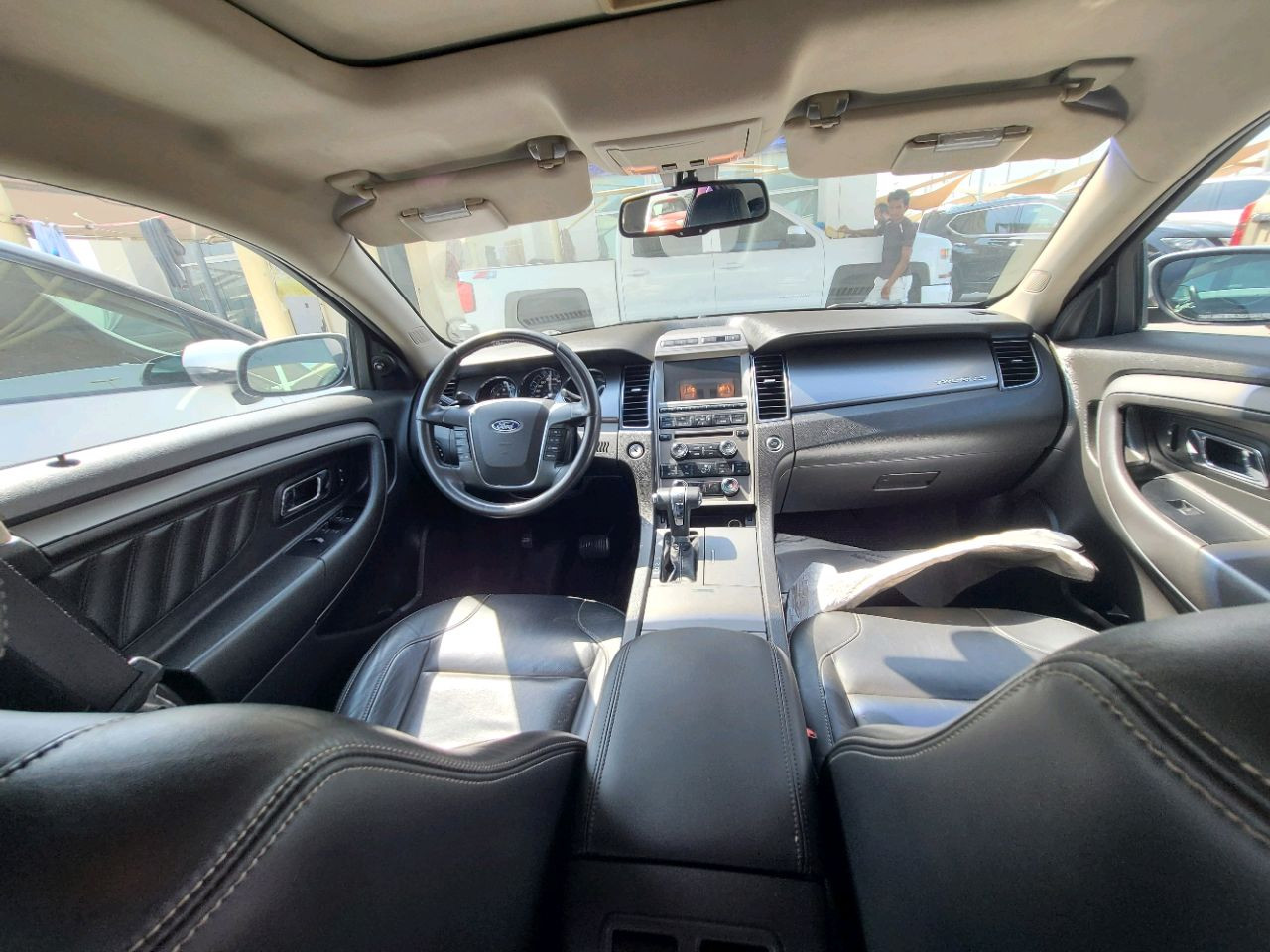 Ford Taurus - Image 7