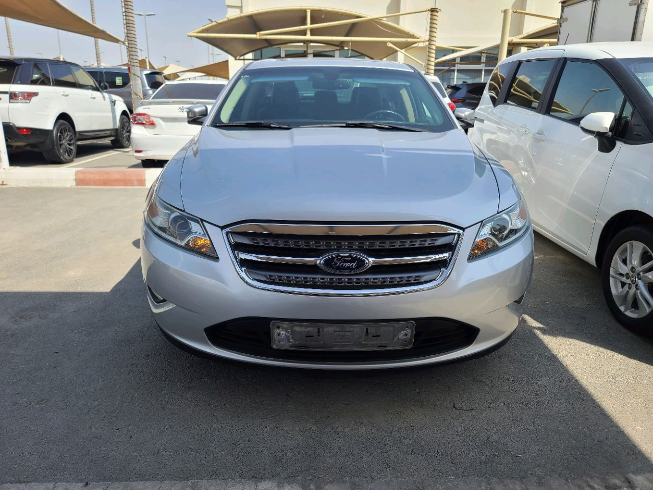 Ford Taurus - Image 9