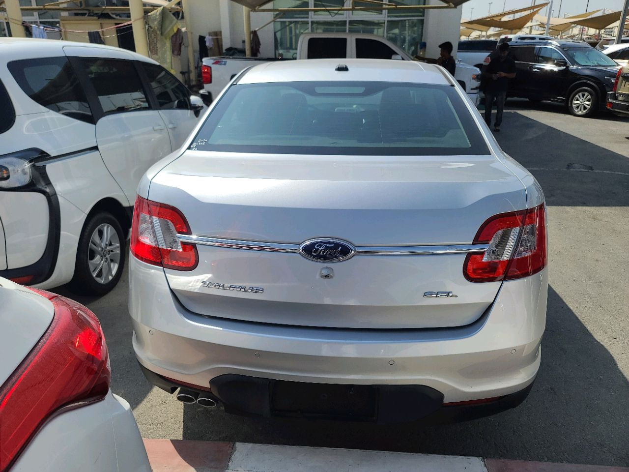 Ford Taurus - Image 4