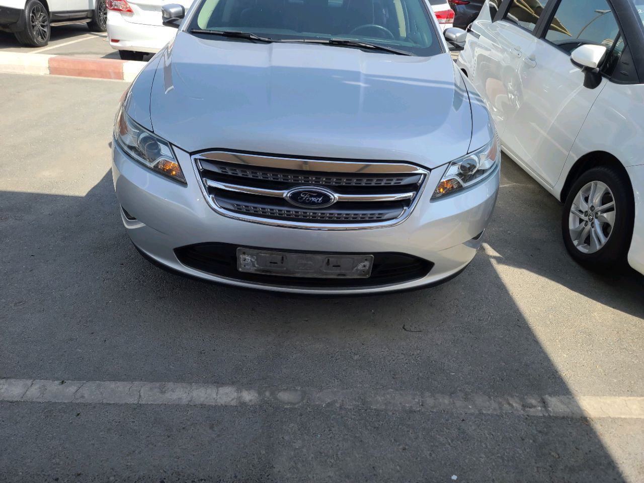 Ford Taurus - Image 10