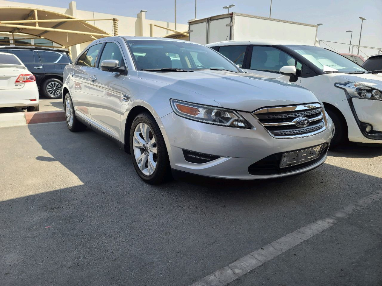 Ford Taurus - Image 8