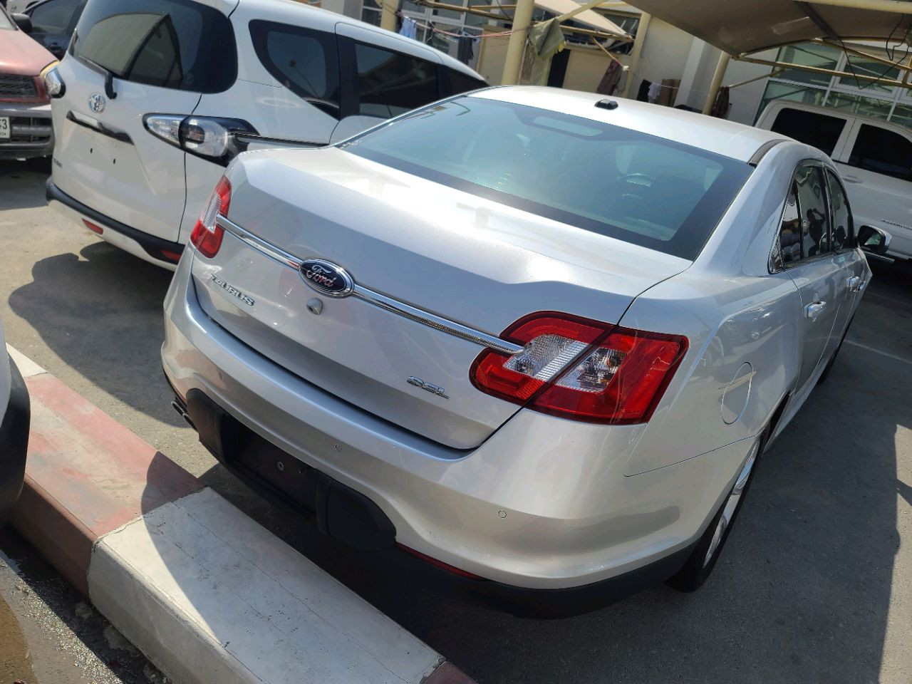 Ford Taurus - Image 3