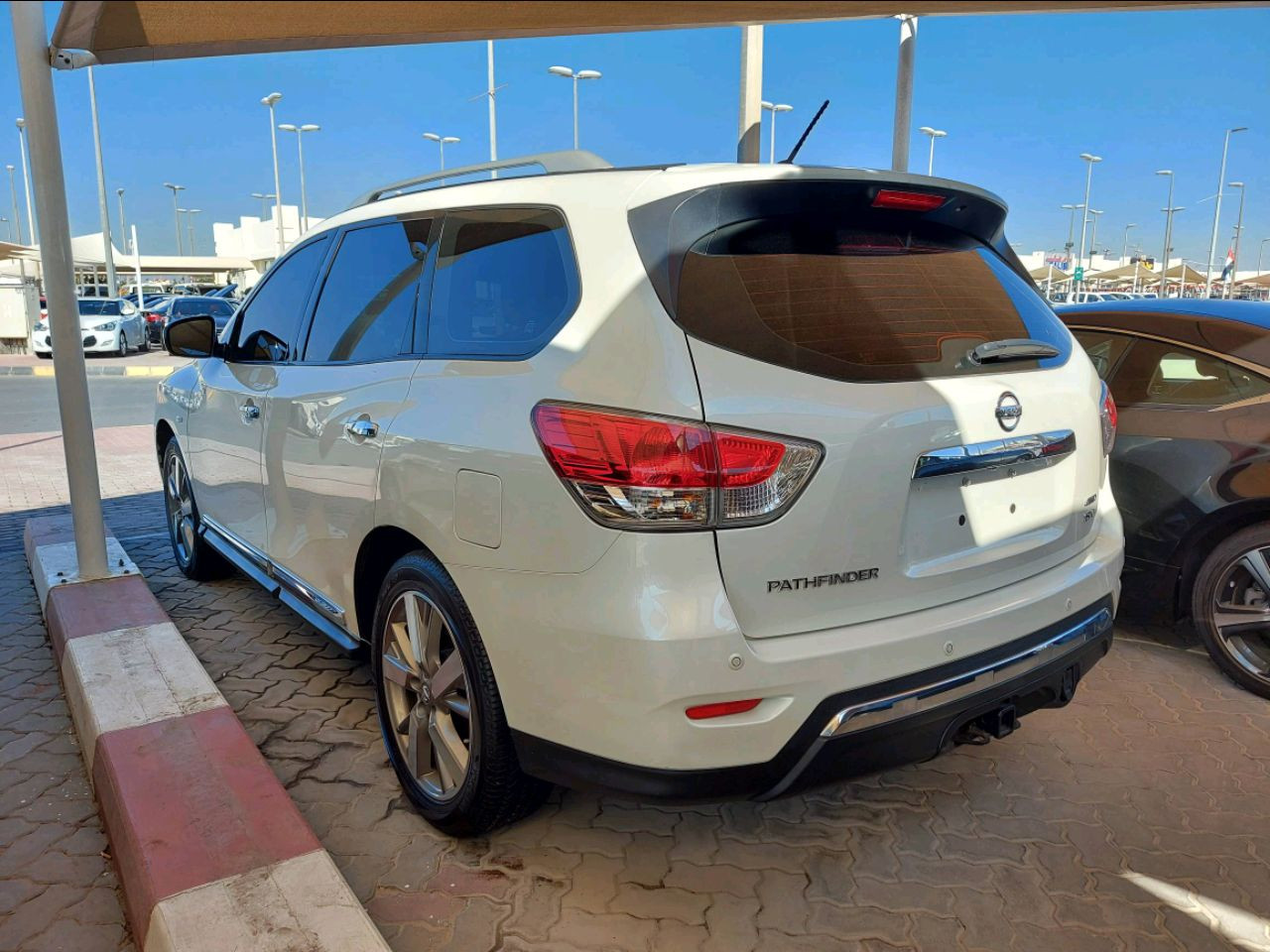 Nissan Pathfinder - Image 3