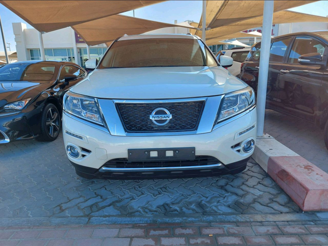 Nissan Pathfinder - Image 4