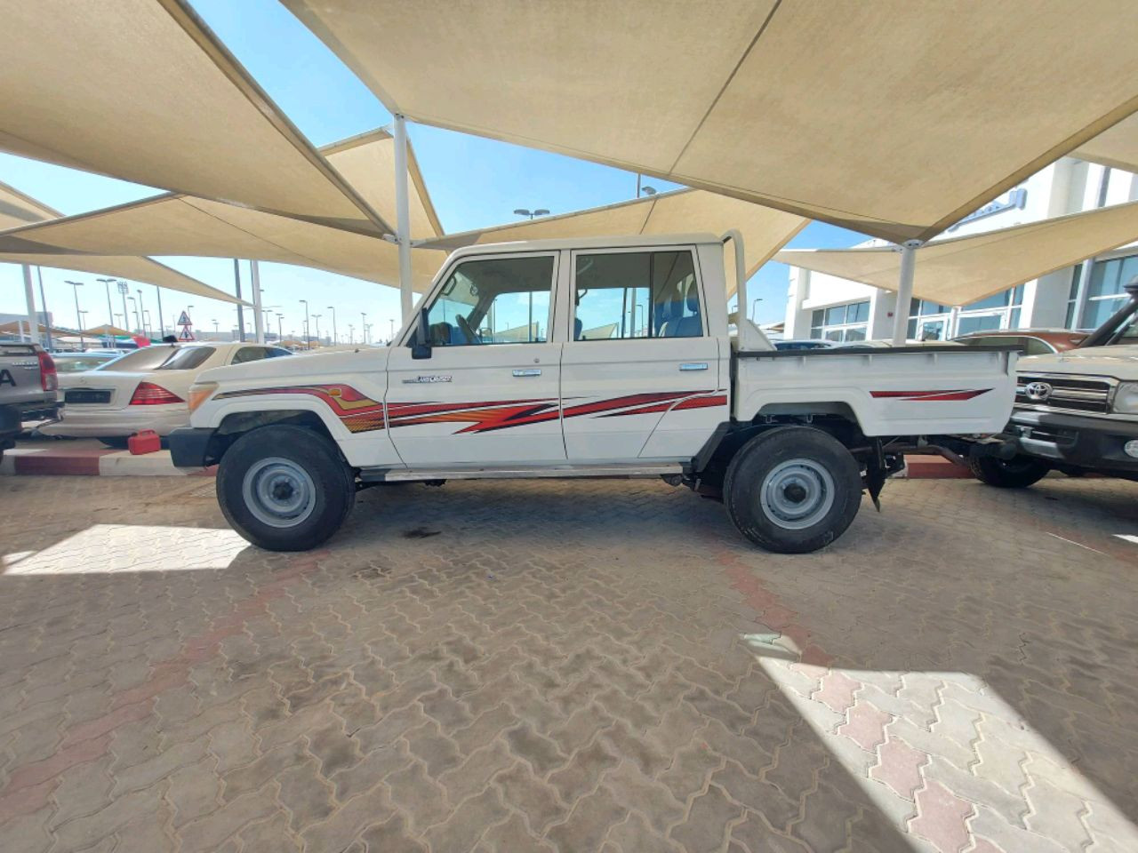 Toyota Land Cruiser - Image 3