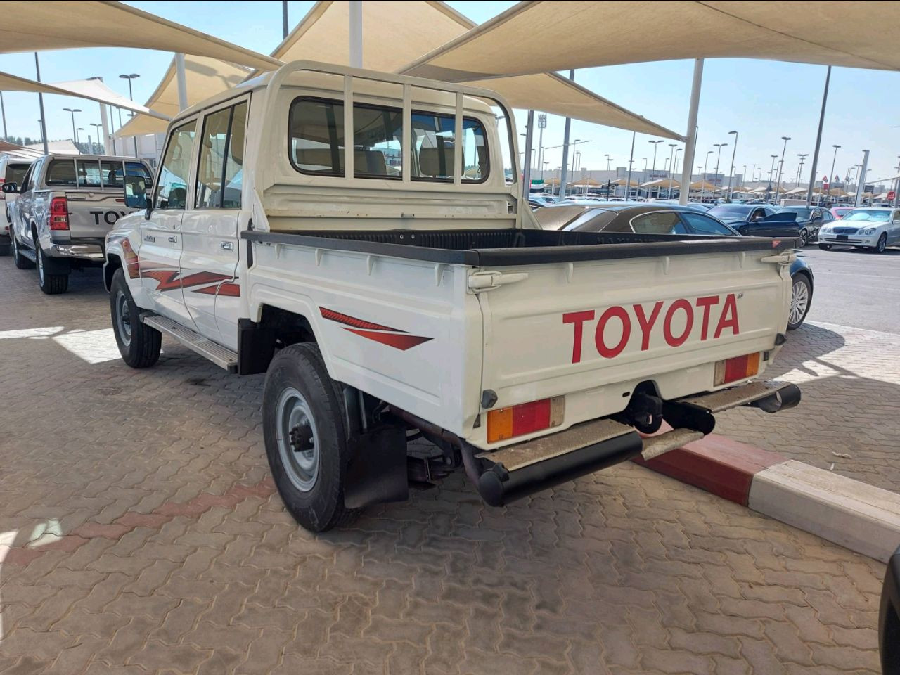 Toyota Land Cruiser - Image 5