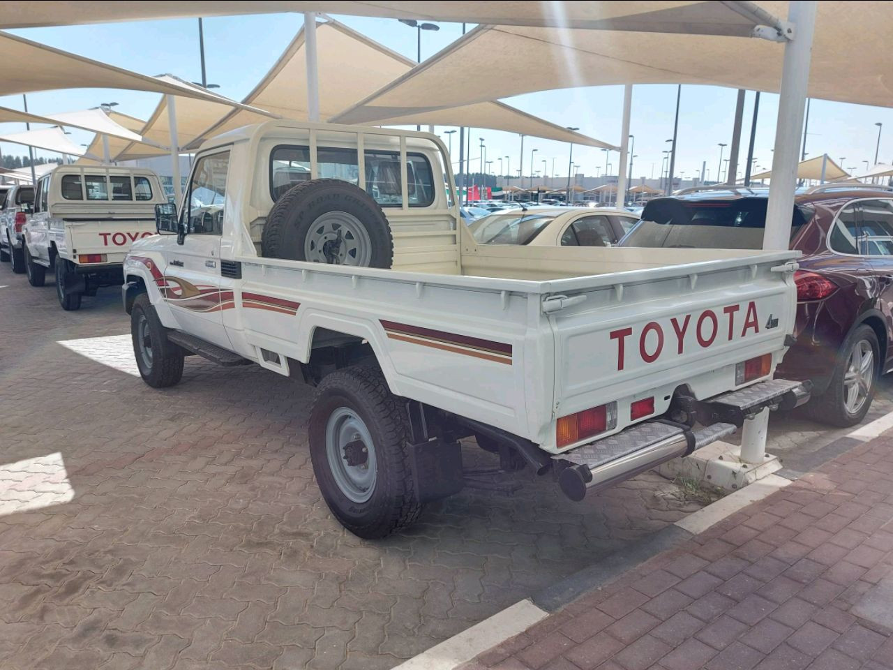 Toyota Land Cruiser - Image 4