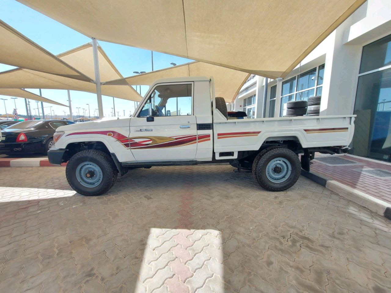 Toyota Land Cruiser - Image 3