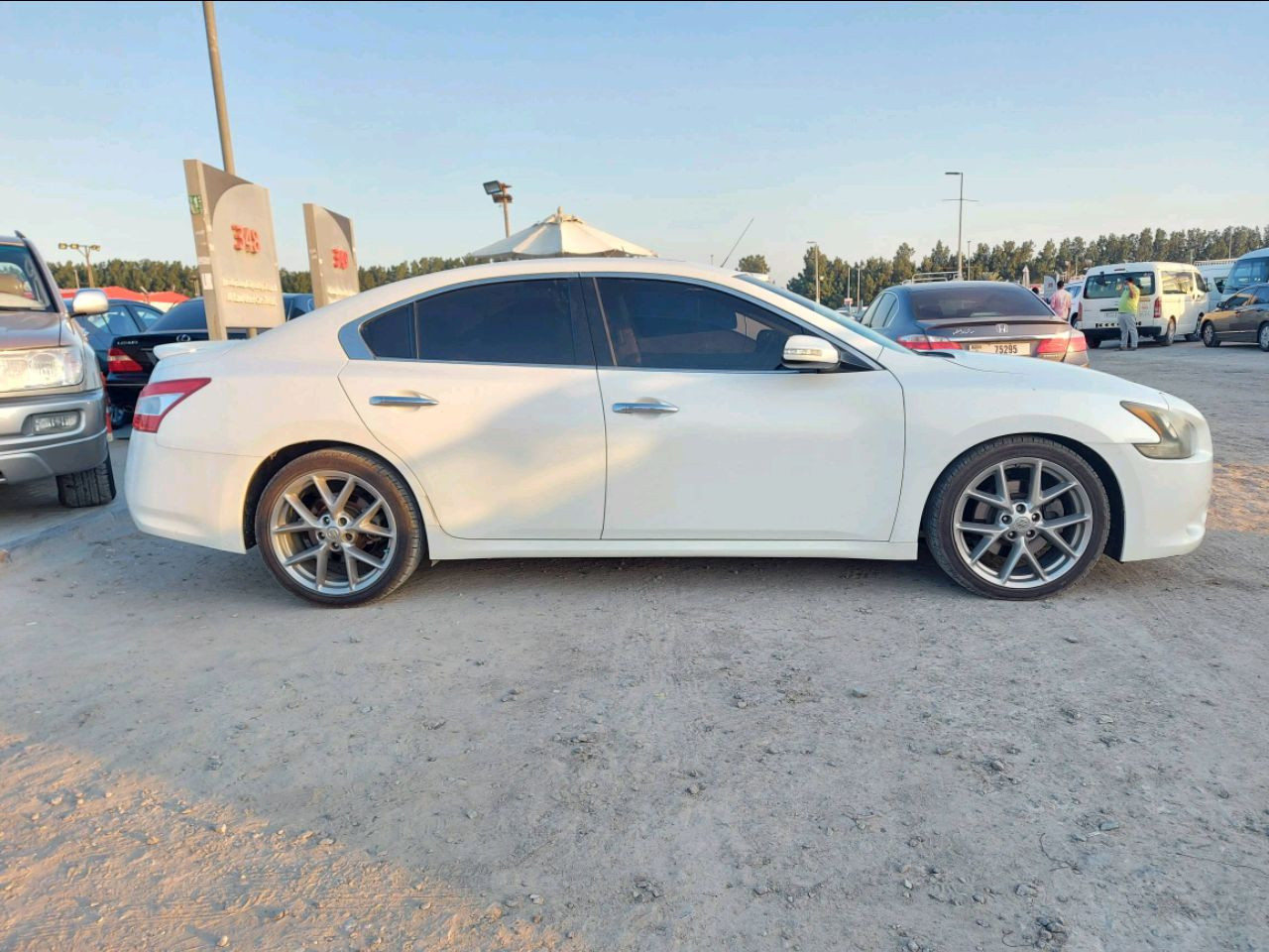 Nissan Maxima - Image 2