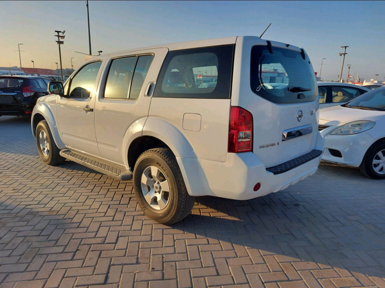 Nissan Pathfinder - Image 4