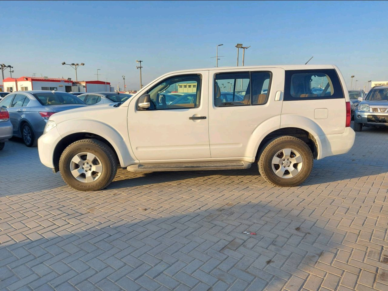 Nissan Pathfinder - Image 5