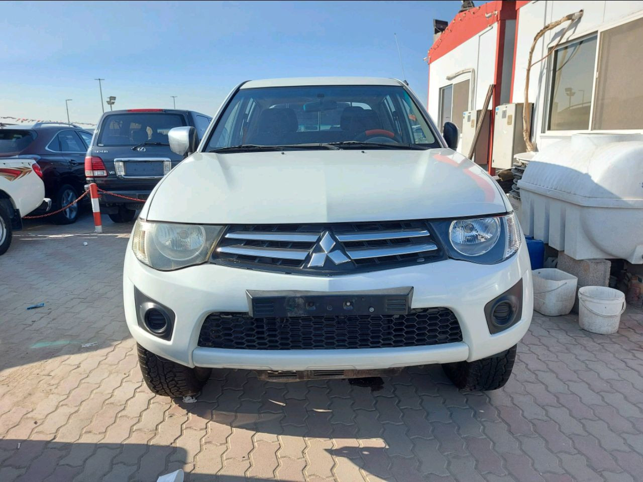 Mitsubishi Pickup - Image 3