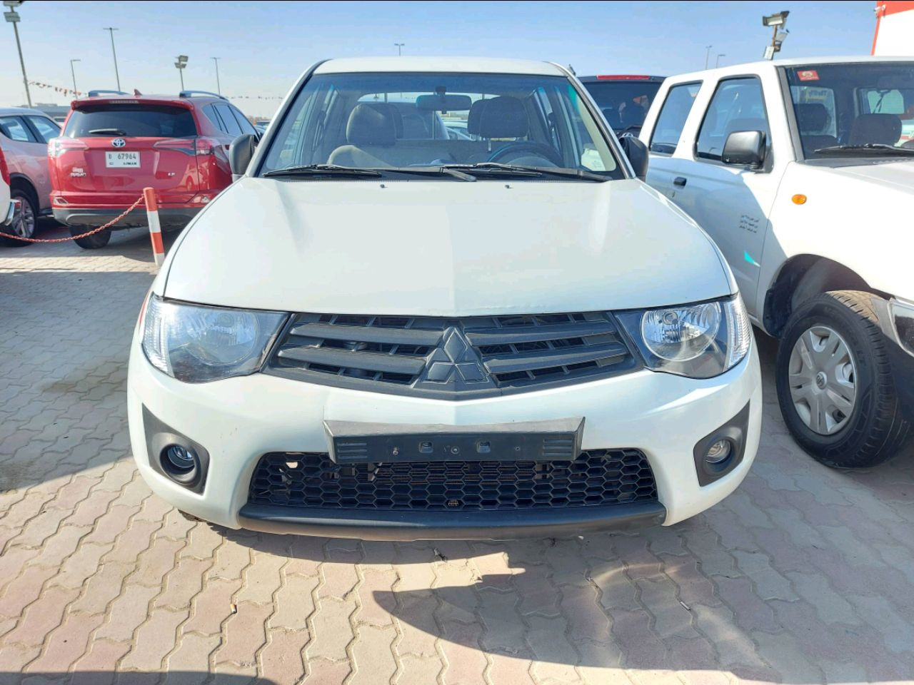 Mitsubishi Pickup - Image 5