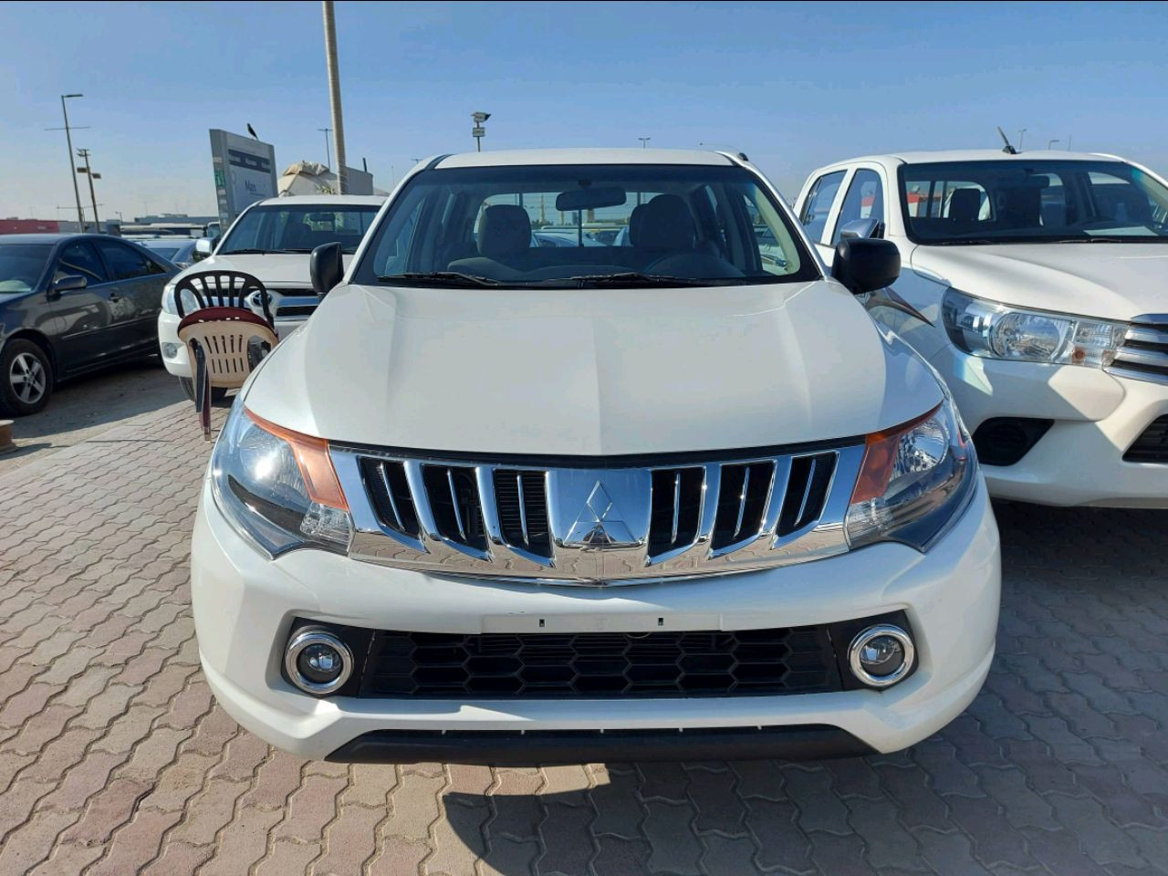 Mitsubishi Pickup - Image 5