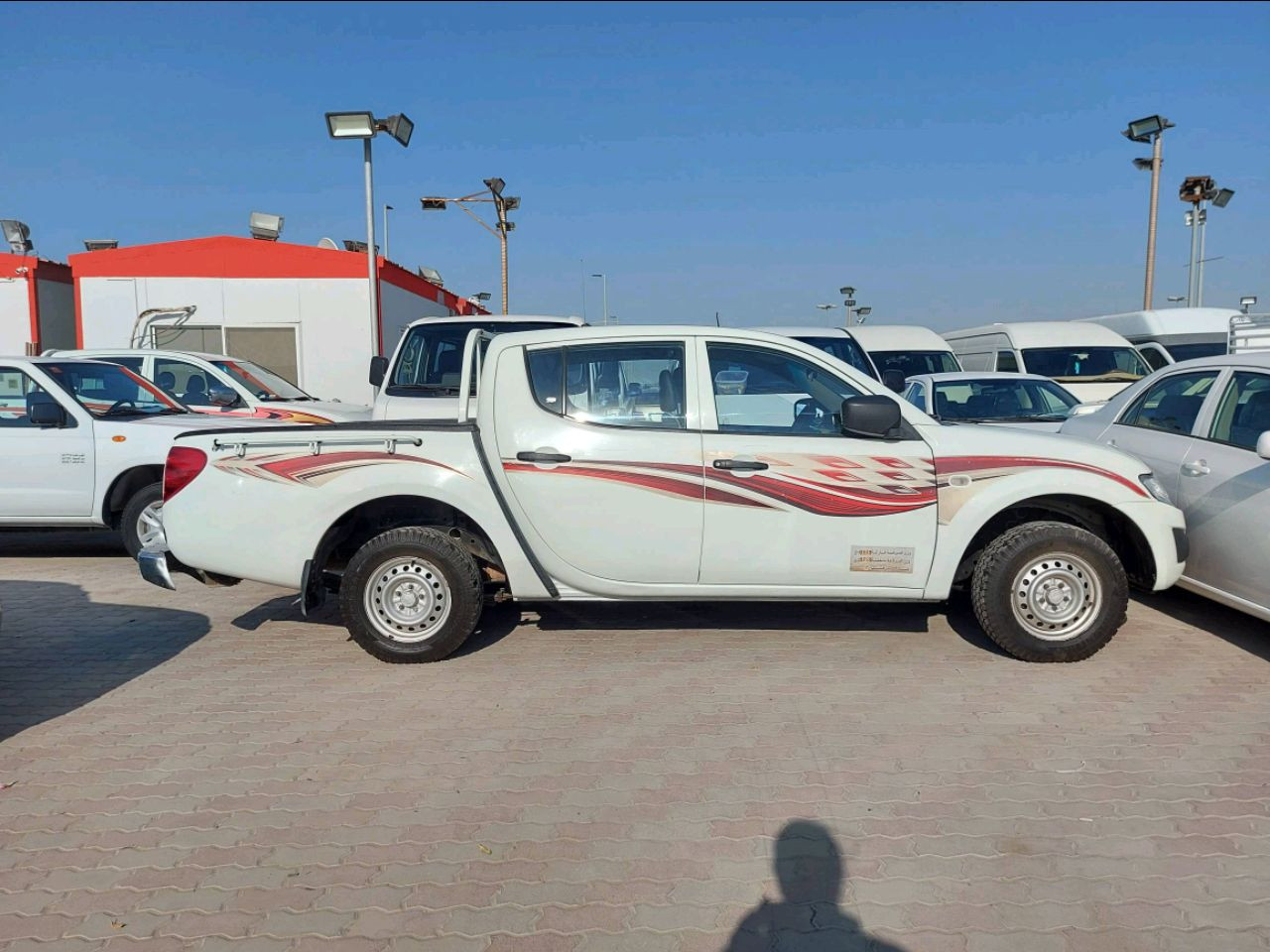 Mitsubishi Pickup - Image 3