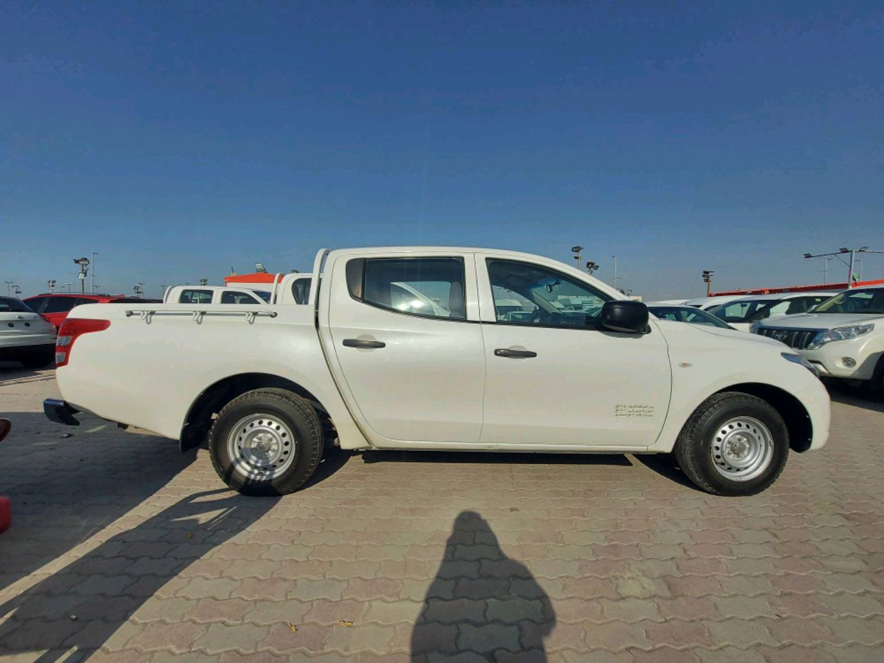 Mitsubishi Pickup - Image 4