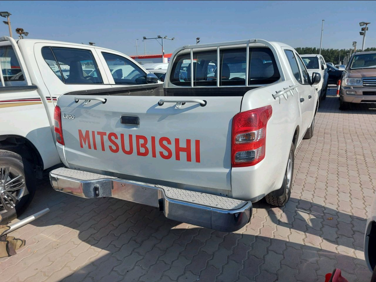 Mitsubishi Pickup - Image 3