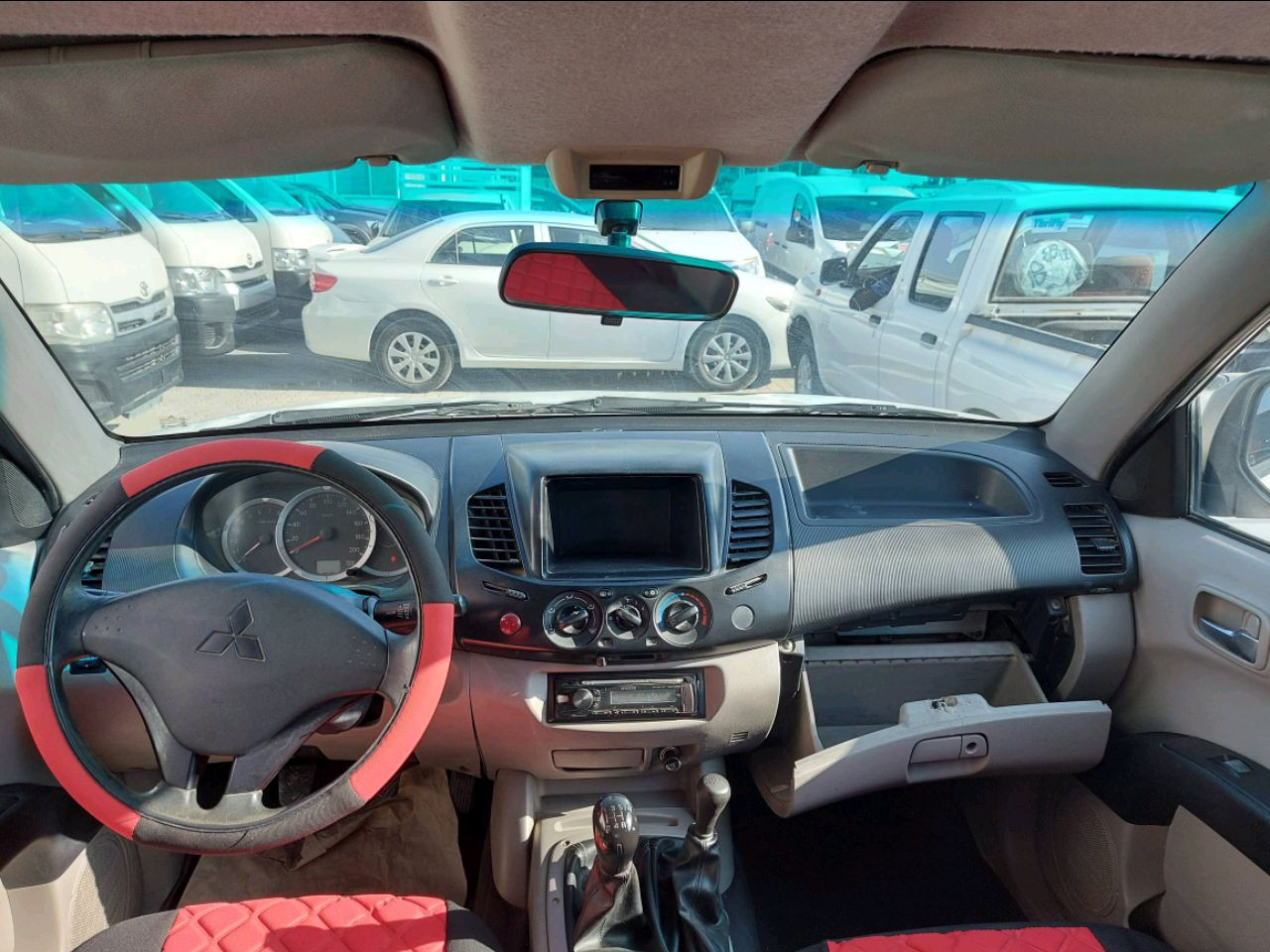 Mitsubishi Pickup - Image 5