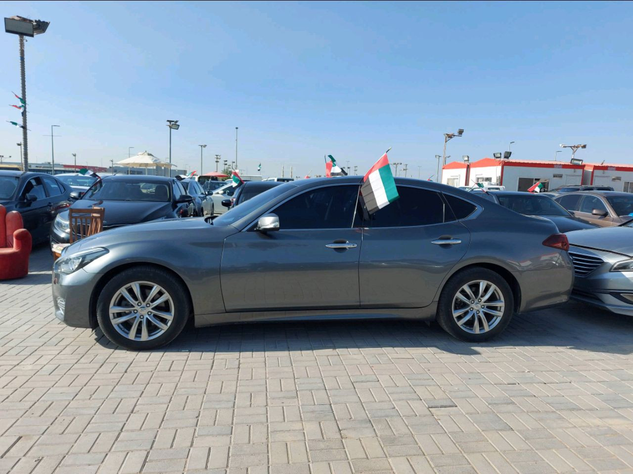 Infiniti Q70 - Image 2