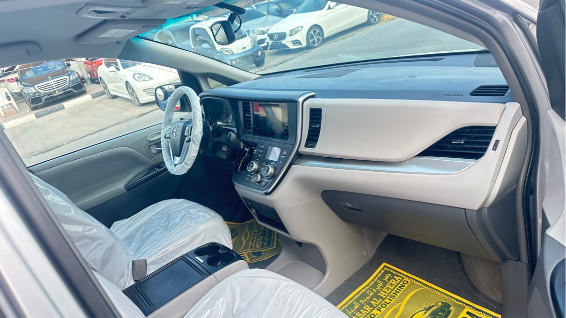 Toyota Sienna - Image 5
