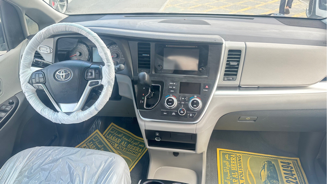 Toyota Sienna - Image 4