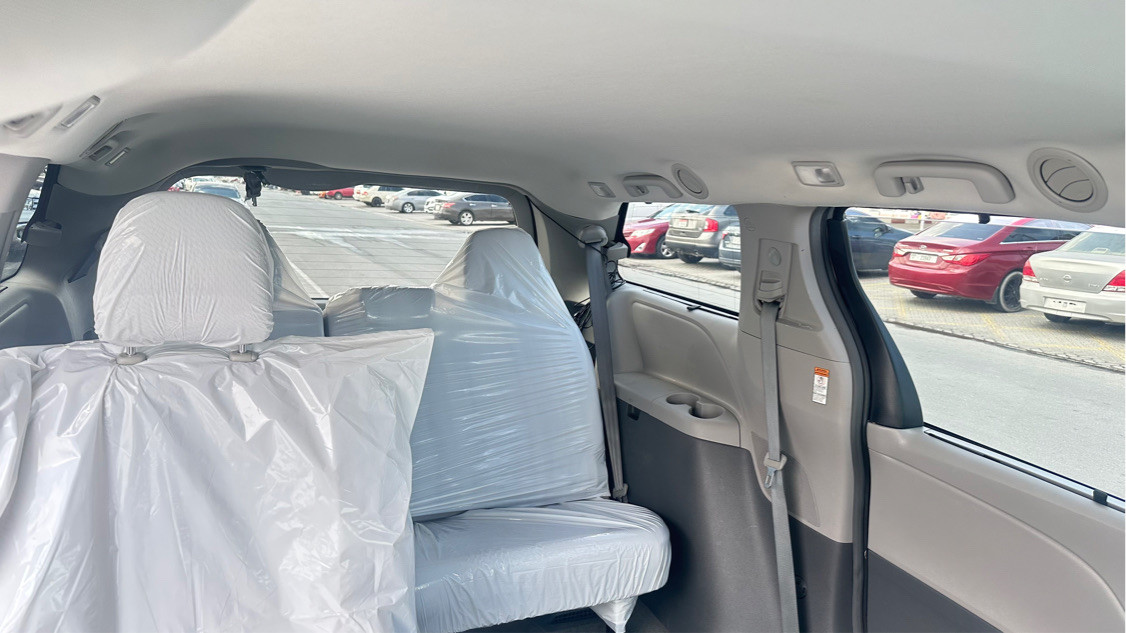 Toyota Sienna - Image 3