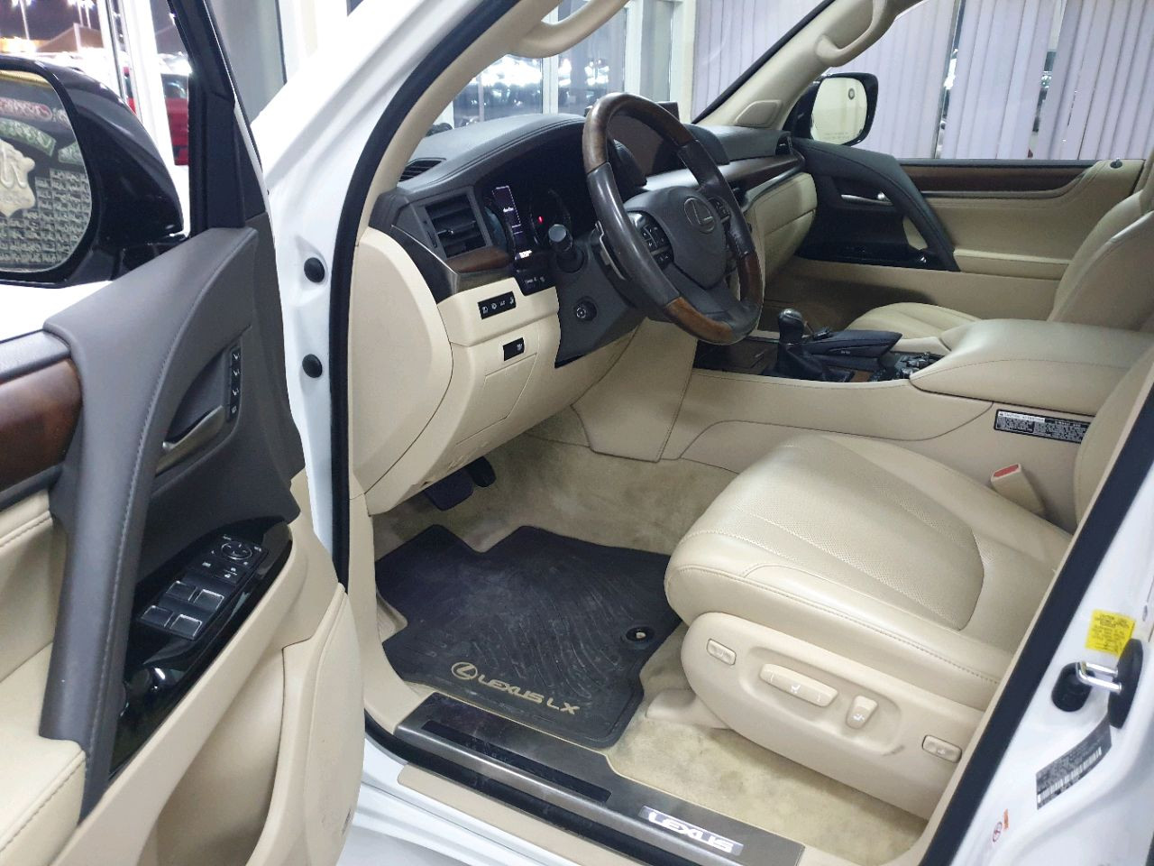 Lexus LX-Series - Image 10