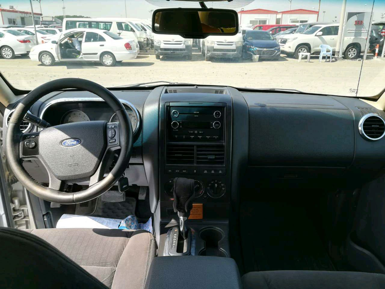 Ford Explorer - Image 6
