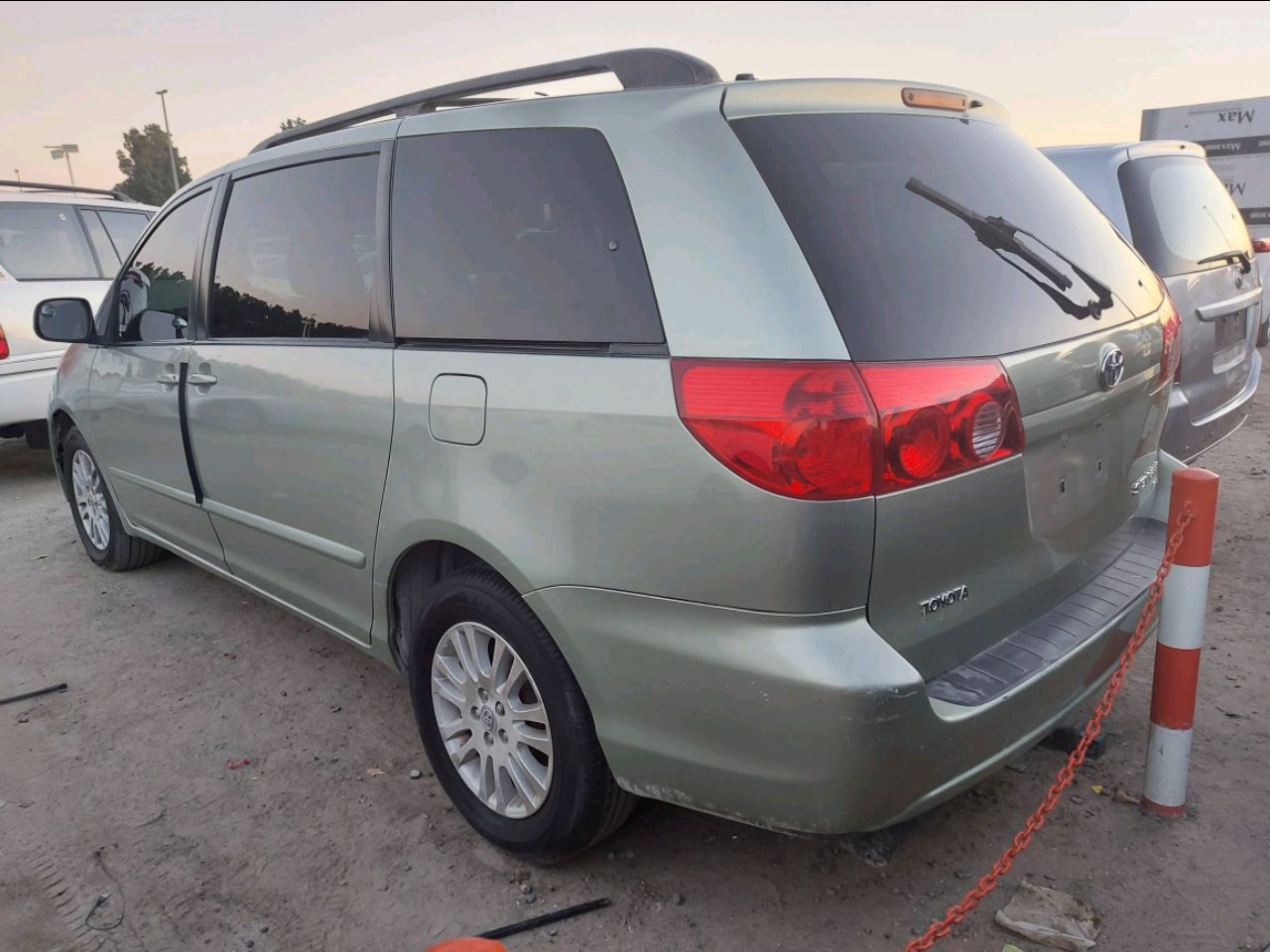 Toyota Sienna - Image 4