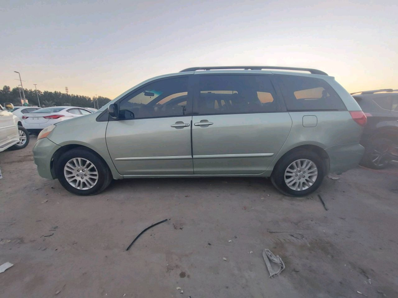 Toyota Sienna - Image 3