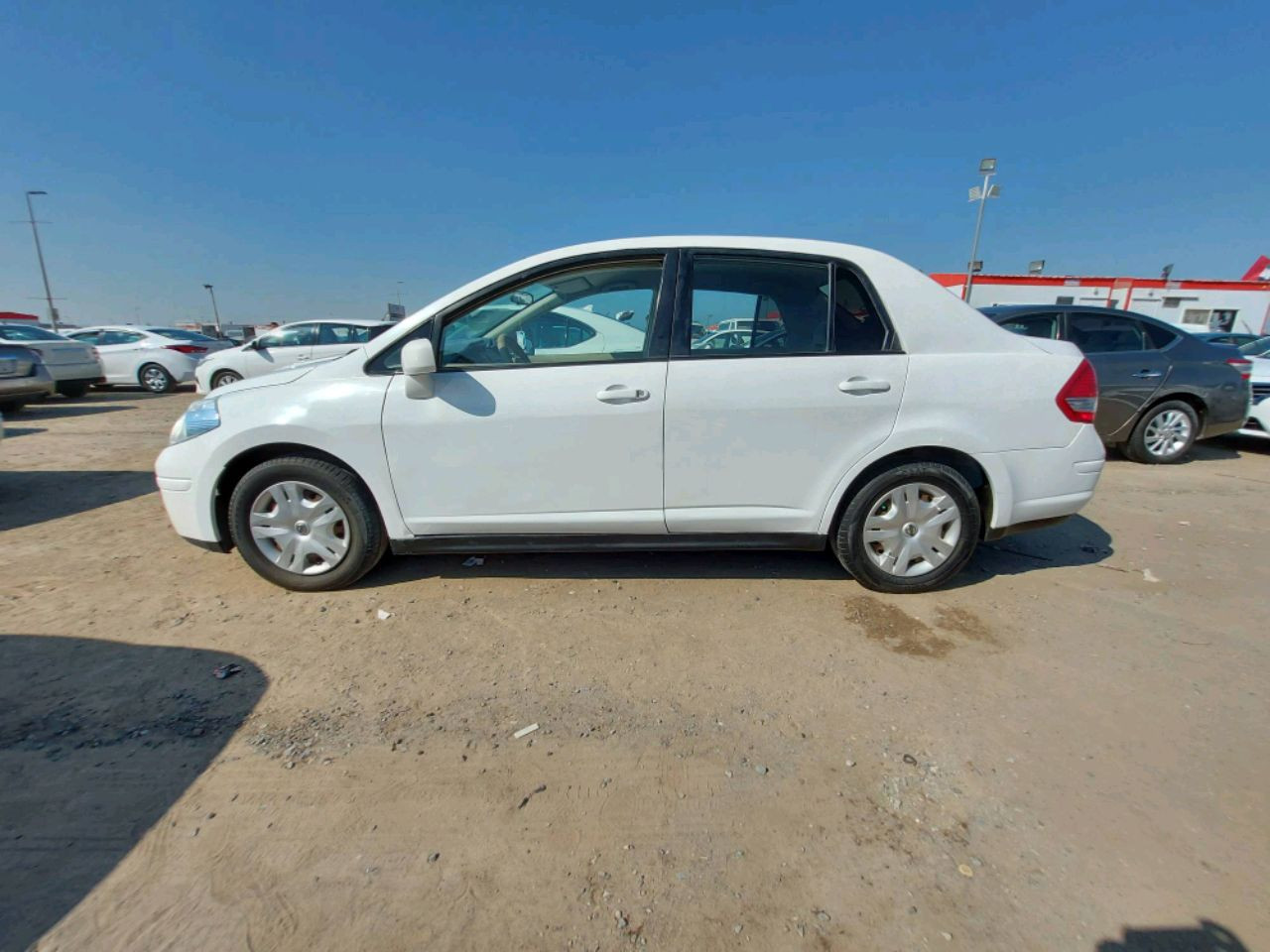 Nissan Tiida - Image 5
