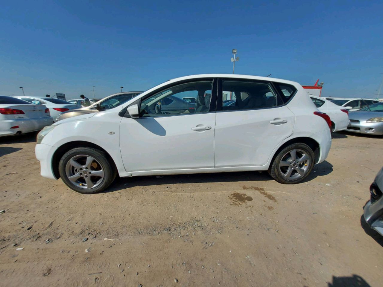 Nissan Tiida - Image 5