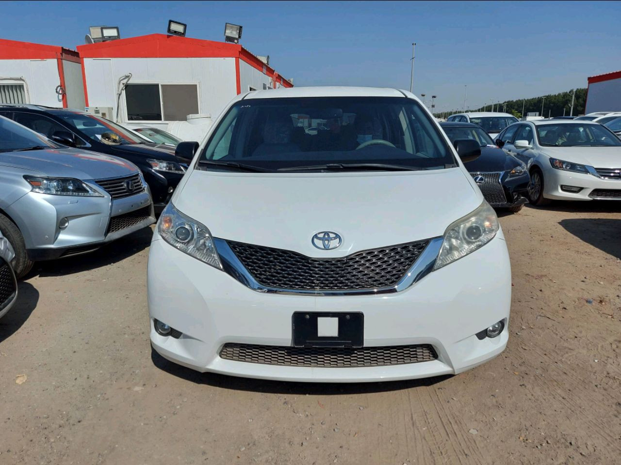 Toyota Sienna - Image 3
