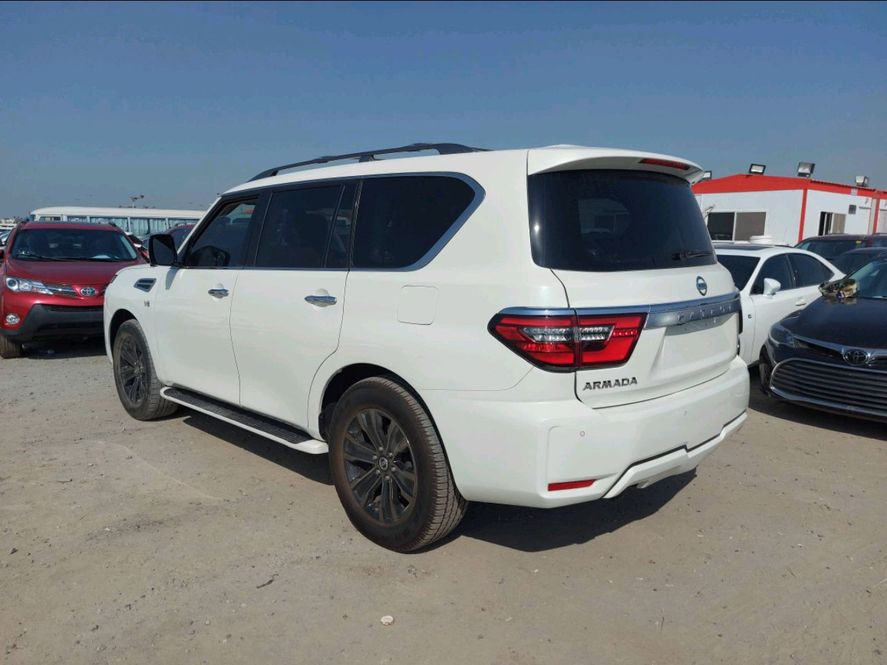 Nissan Armada - Image 5