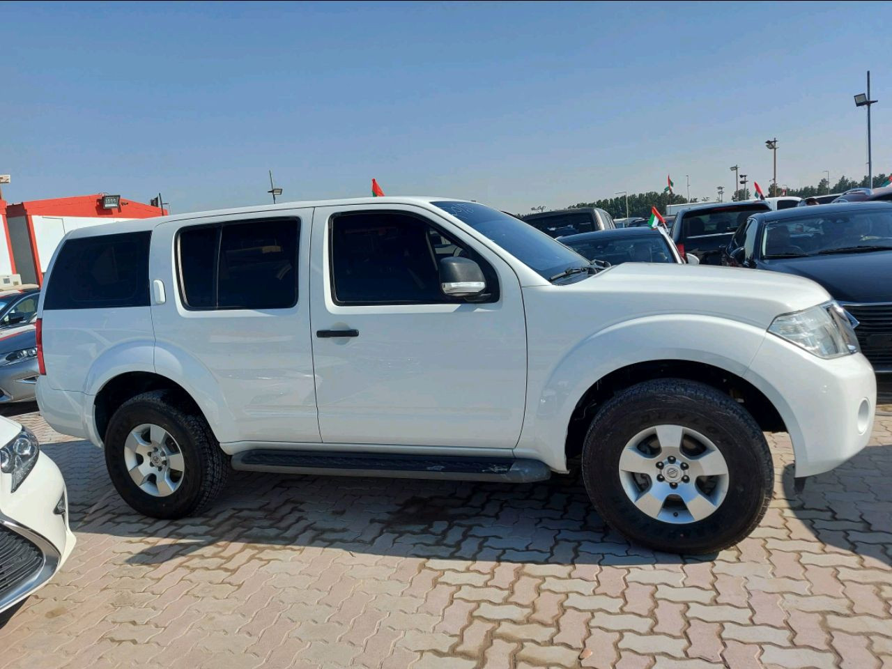 Nissan Pathfinder - Image 2
