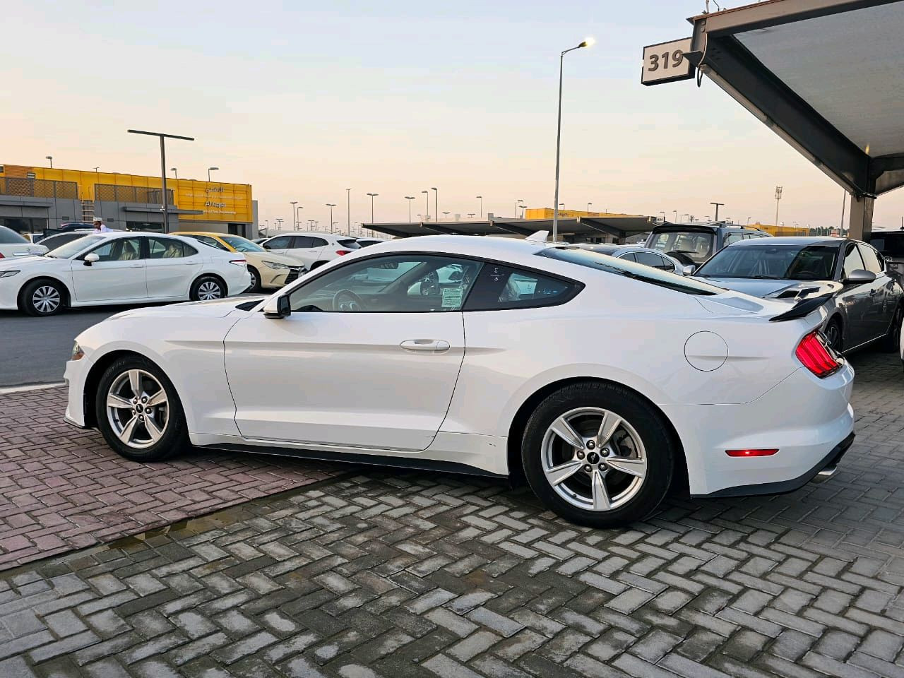 Ford Mustang - Image 9