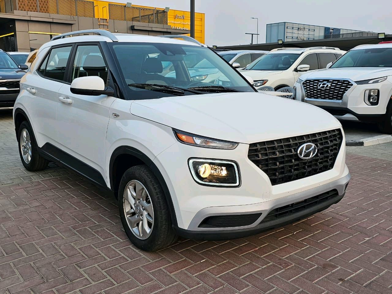 Hyundai VENUE - Image 11