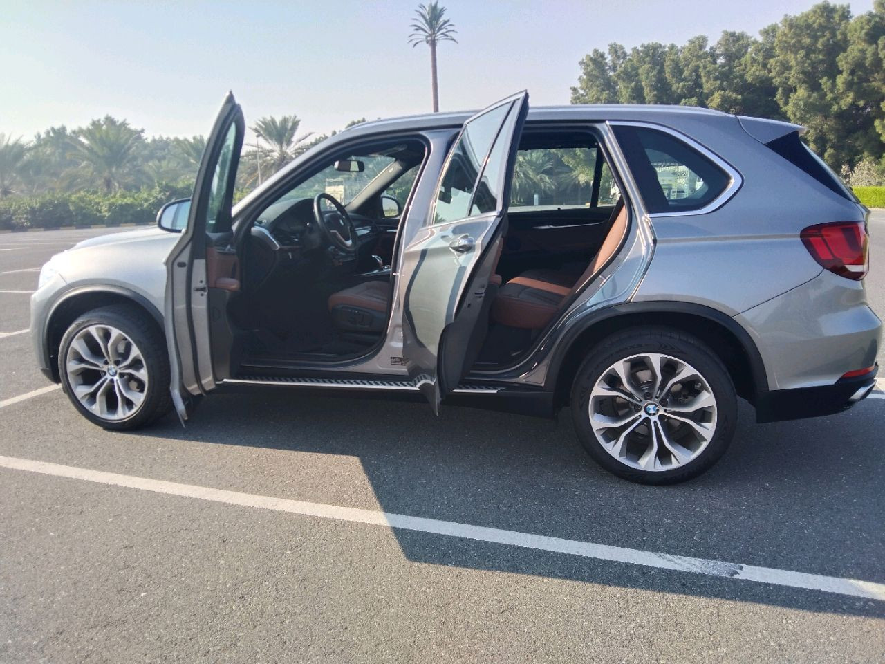 BMW 5-Series - Image 11