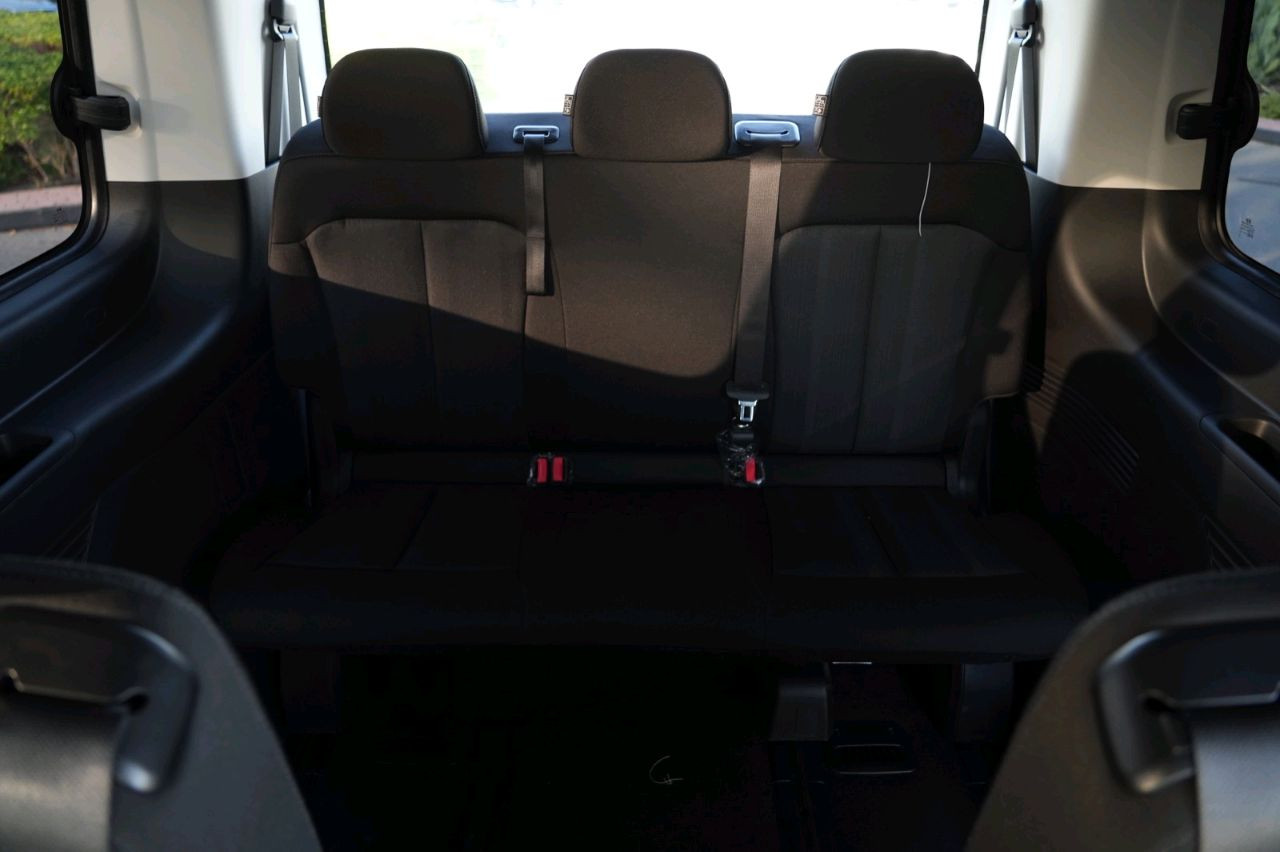 Hyundai STARIA - Image 11