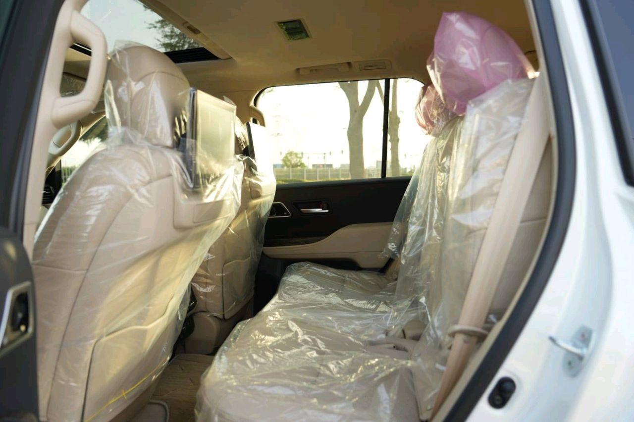 Toyota Land Cruiser - Image 6