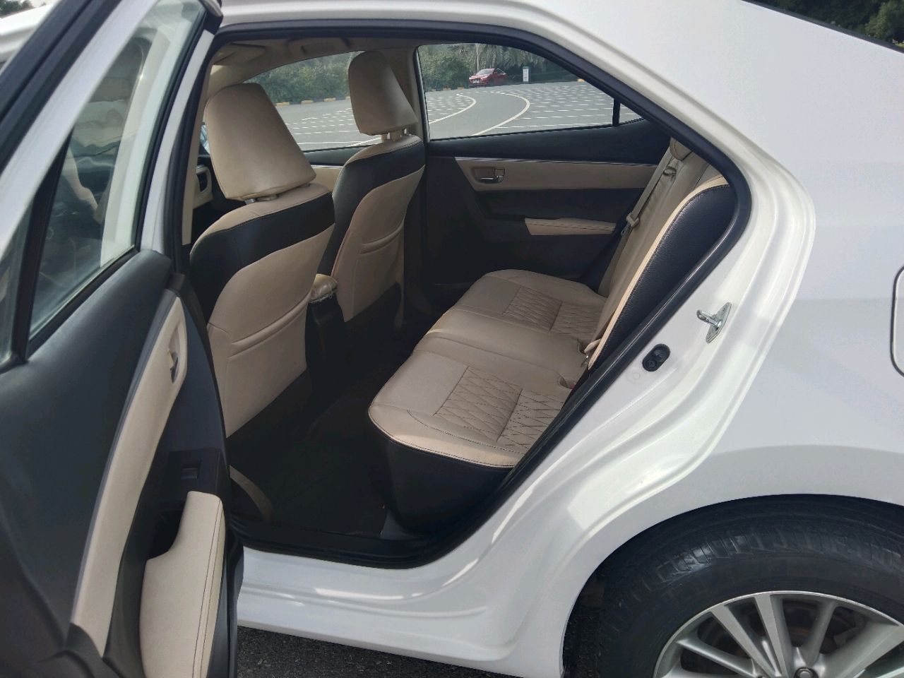 Toyota Corolla - Image 11