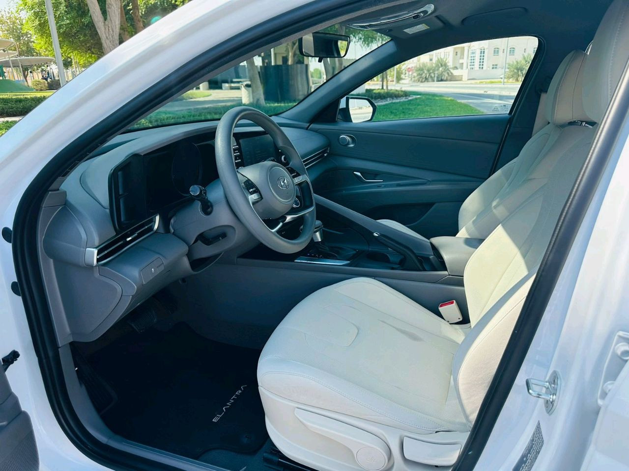 Hyundai Elantra - Image 10