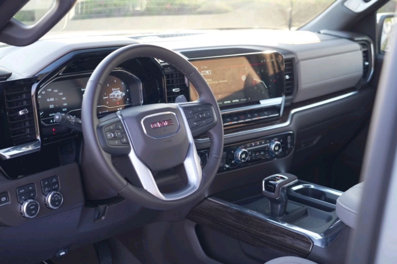 GMC Sierra - Image 7