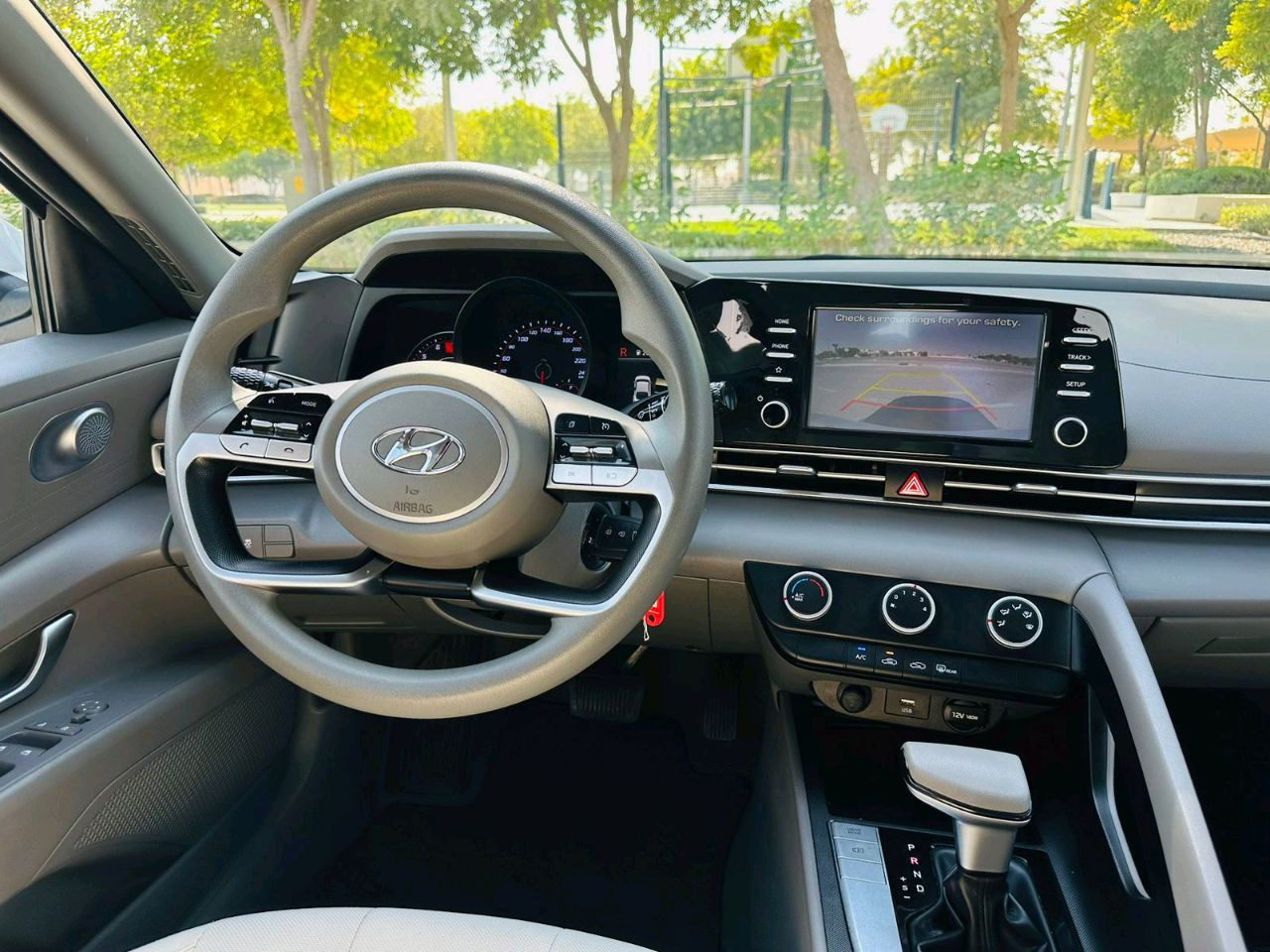Hyundai Elantra - Image 4