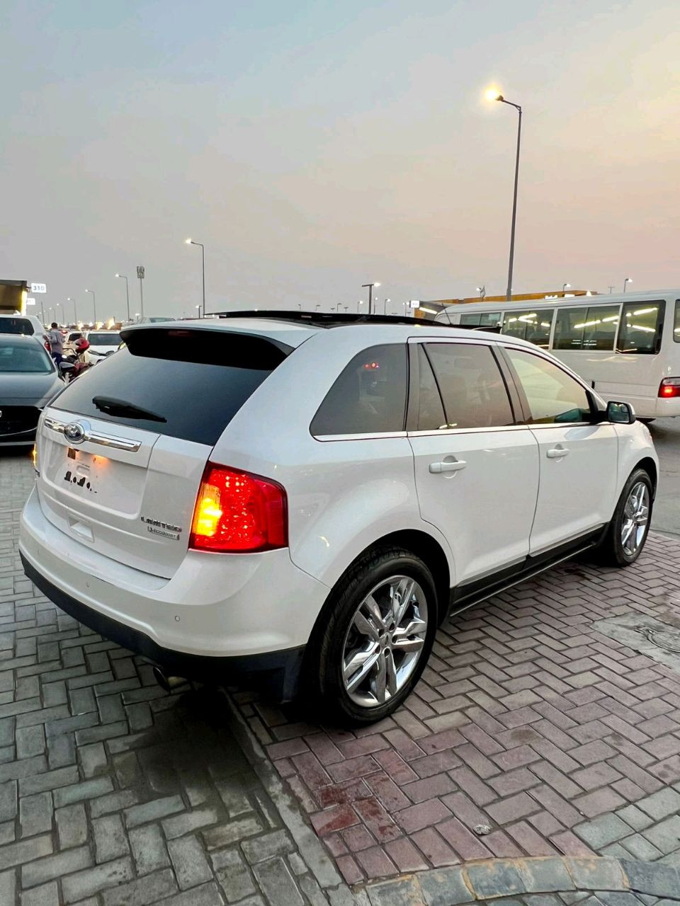 Ford Edge - Image 8
